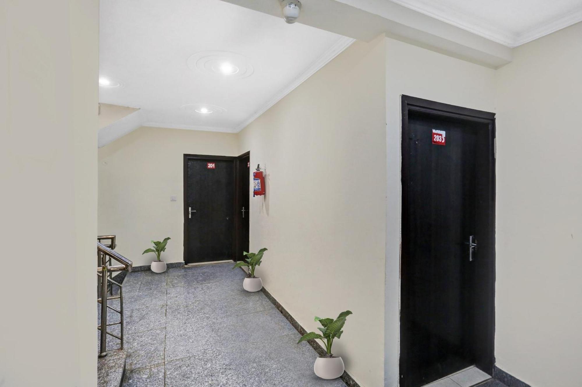 Hotel O Hotel Blue Orchid New Delhi Exteriör bild