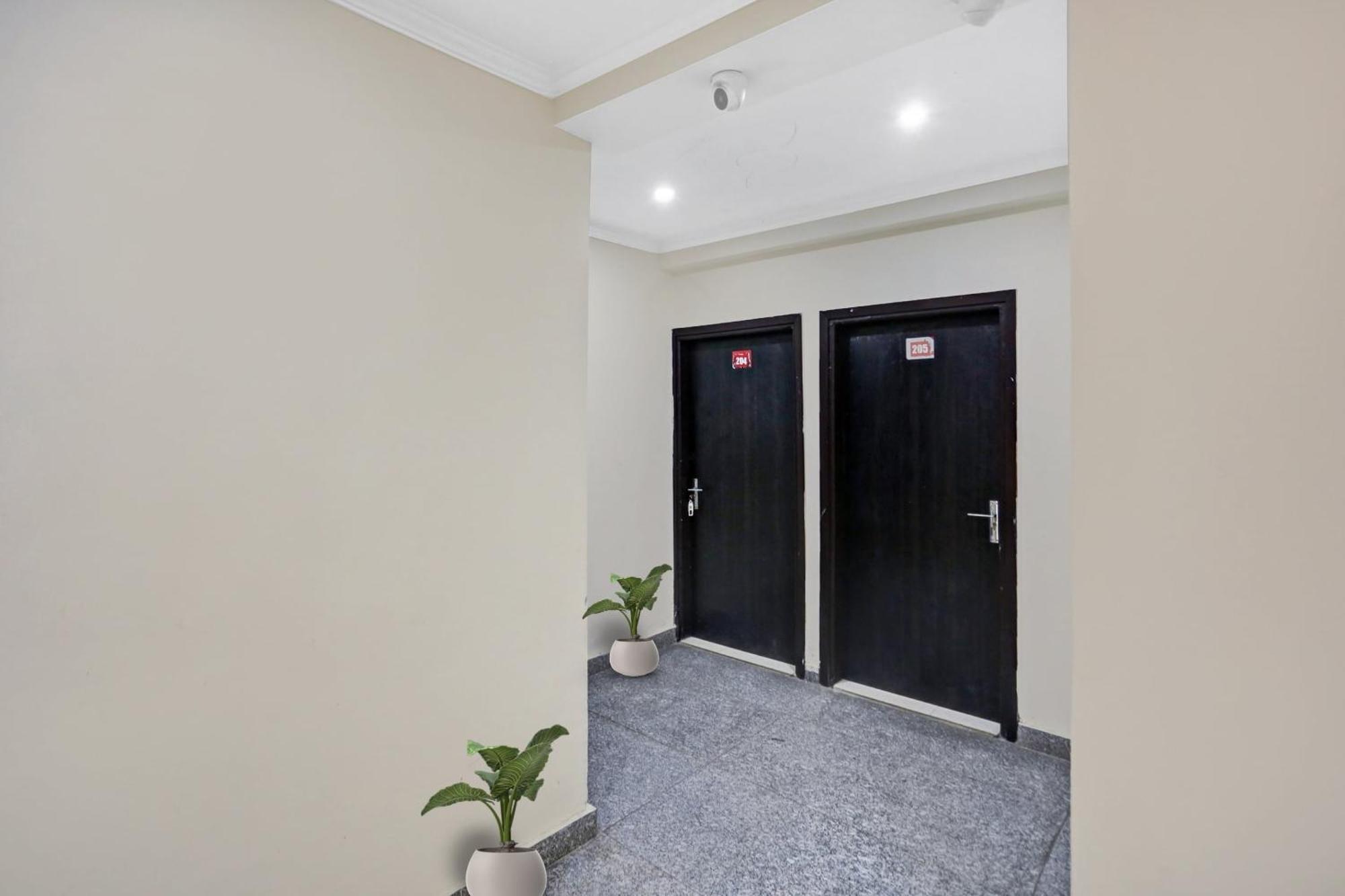 Hotel O Hotel Blue Orchid New Delhi Exteriör bild