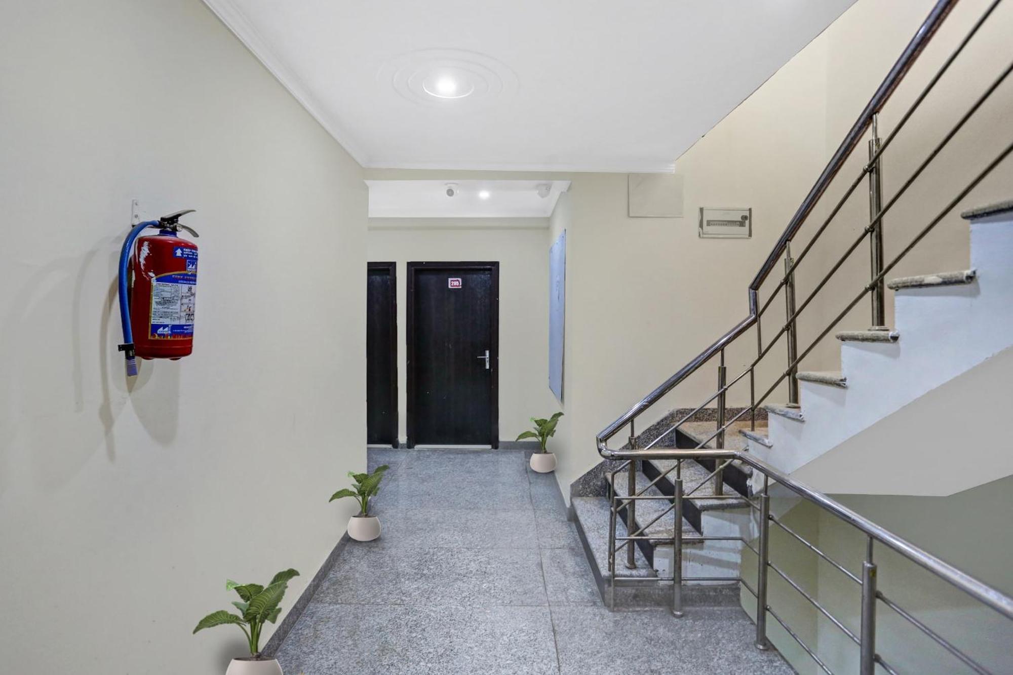 Hotel O Hotel Blue Orchid New Delhi Exteriör bild